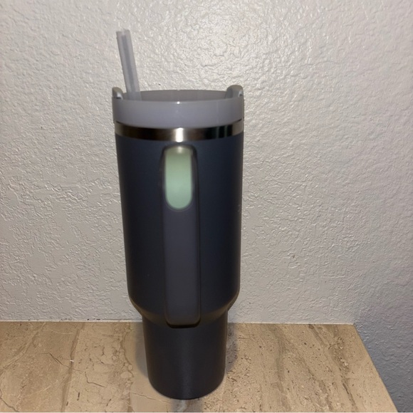 Stanley x DUNE Part Two 40 oz Tumbler RARE limited edition gray and green NEW - Picture 3 of 7